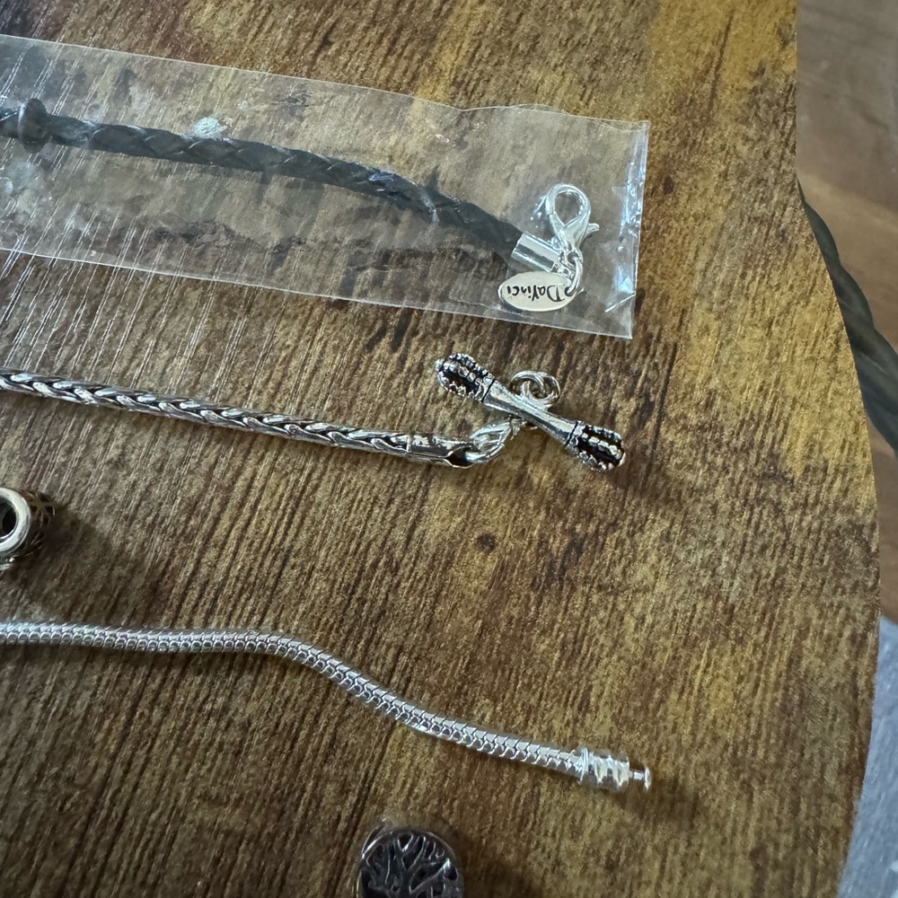Bracelet with charms - Picture 11 of 14